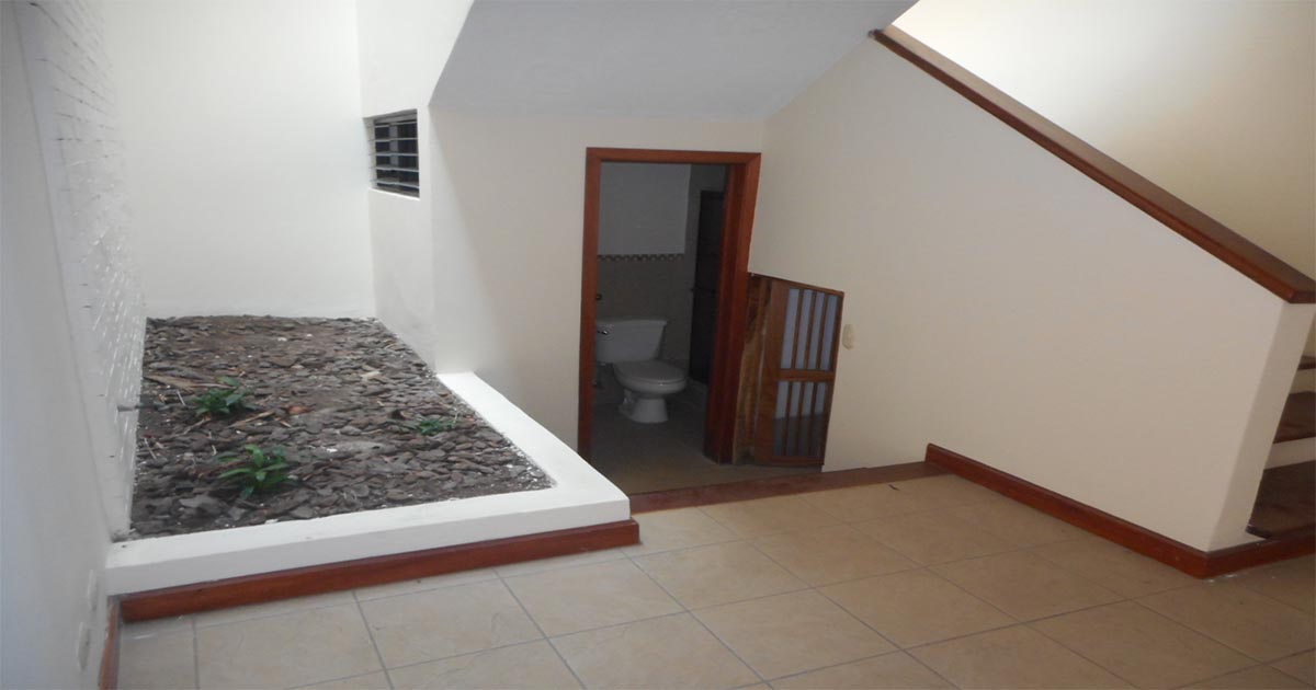 Venta de Casa o Casas, Terrenos, Propiedades, Apartamentos, Inmuebles en Guatemala, zona 11, zona 7, zona 2, zona 18, zona 16, Mixco, Carretera Al Salvador, Fraijanes, Santa Catarina Pinula, Antigua Guatemala, Villa Nueva, Villa Canales, San Miguel Petapa - Venta o Alquiler de Casas En Guatemala